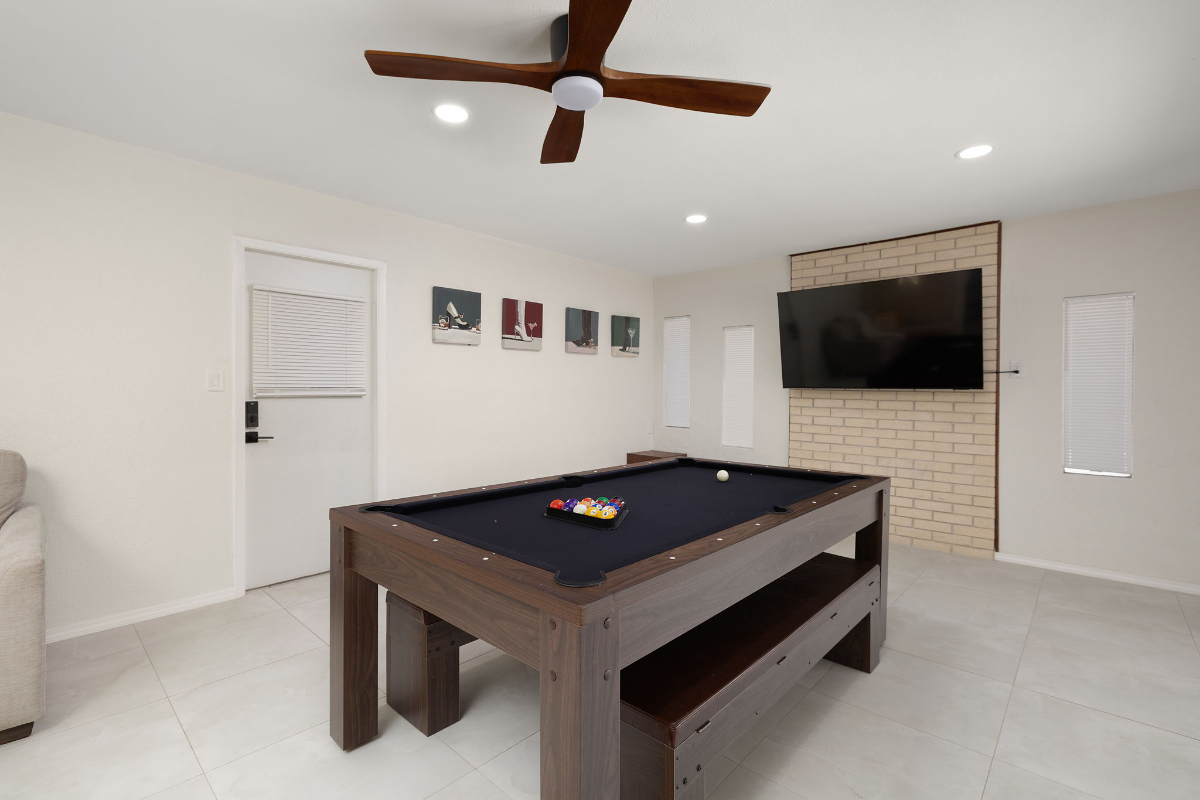 Main House, Pool, and Pool House - Photo 2