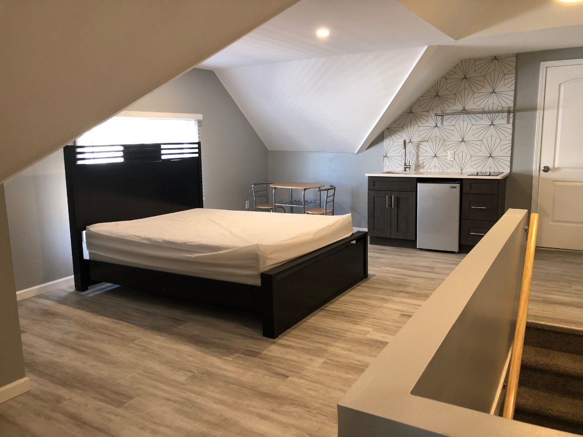 Fully furnished private south wedge studio - Photo 3