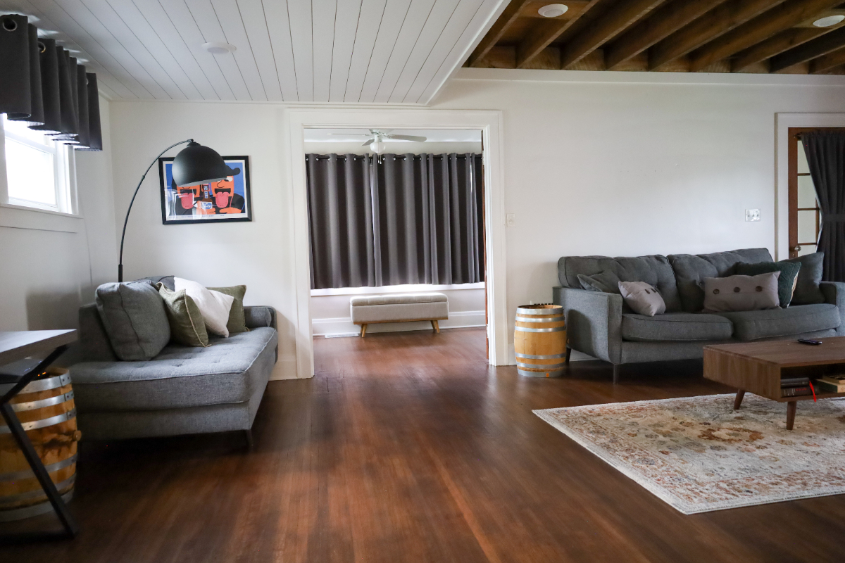 Midcentury 3BR | King Bed, 2 Baths & Laundry - Photo 2