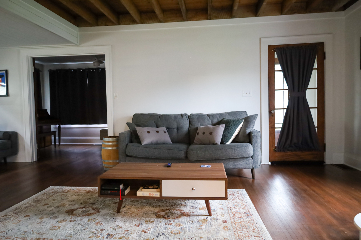 Midcentury 3BR | King Bed, 2 Baths & Laundry - Photo 3