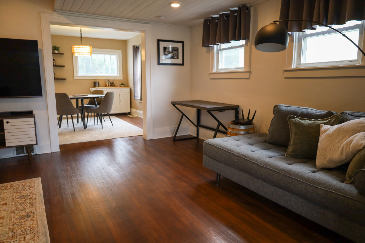 Midcentury 3BR | King Bed, 2 Baths & Laundry - Photo 9