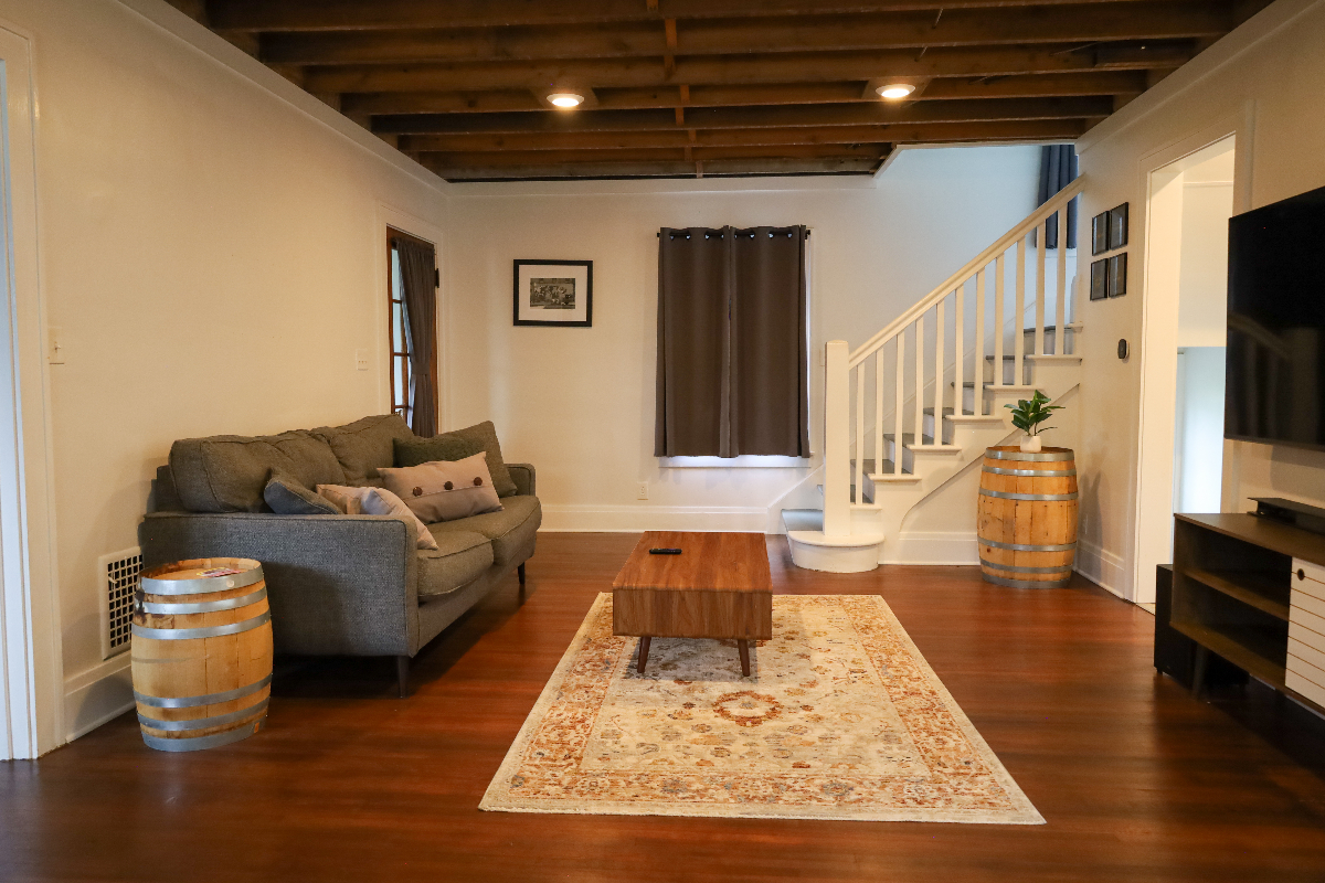 Midcentury 3BR | King Bed, 2 Baths & Laundry - Photo 8