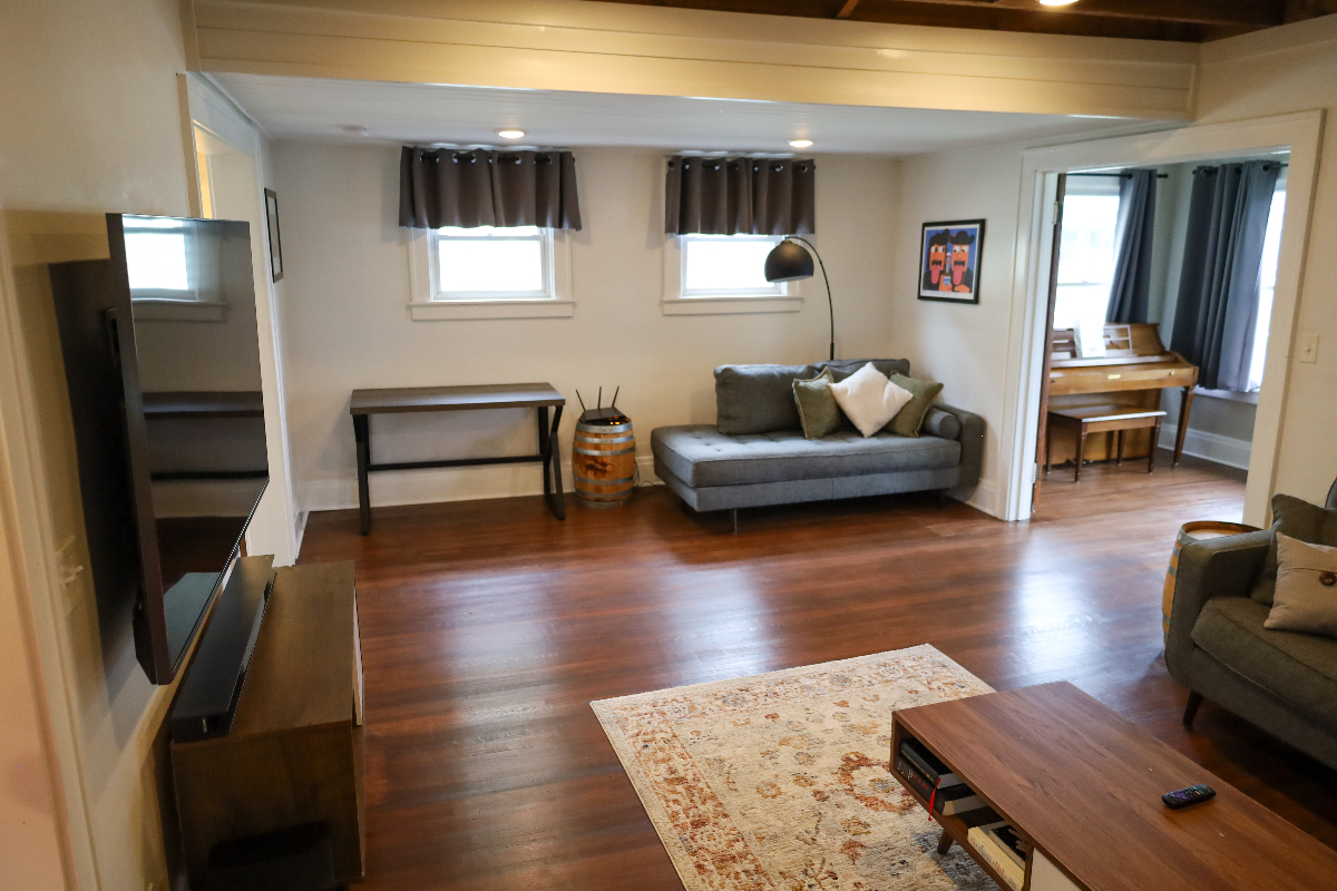 Midcentury 3BR | King Bed, 2 Baths & Laundry - Photo 10