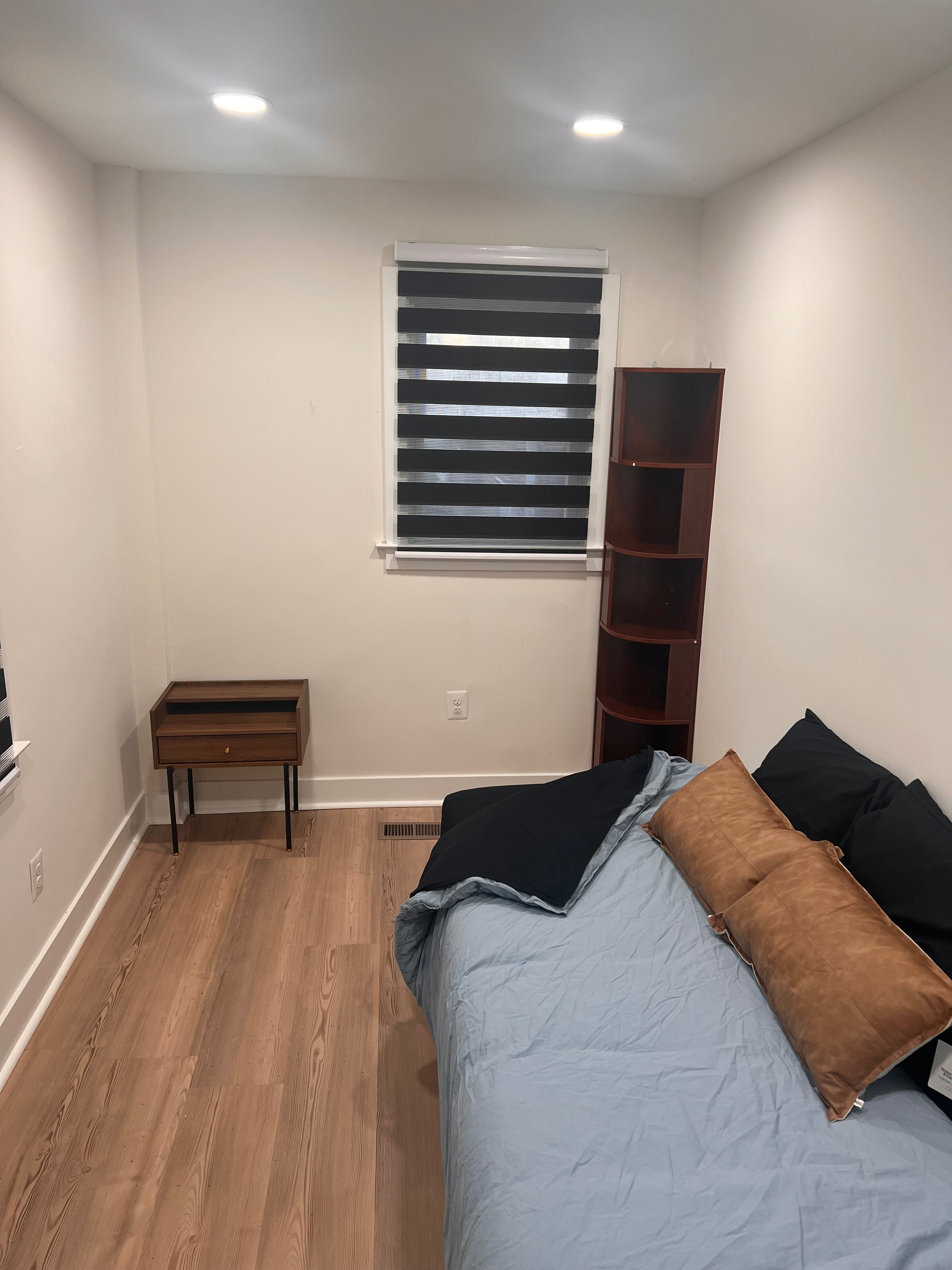 Bright Private Room in Updated Home with Spacious Shared Areas l Near Medical Facilities - Photo 7