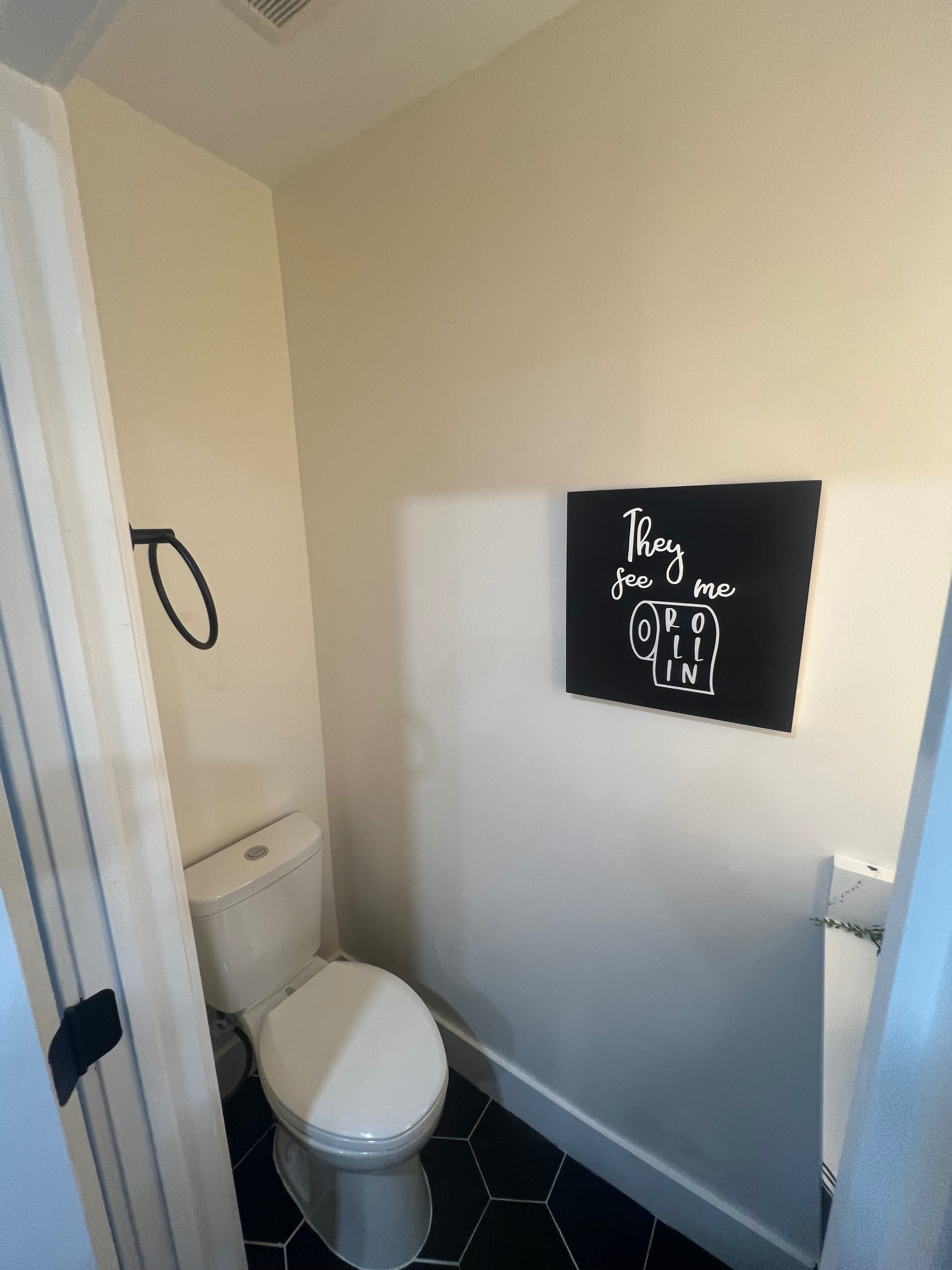 Bright Private Room in Updated Home with Spacious Shared Areas l Near Medical Facilities - Photo 4