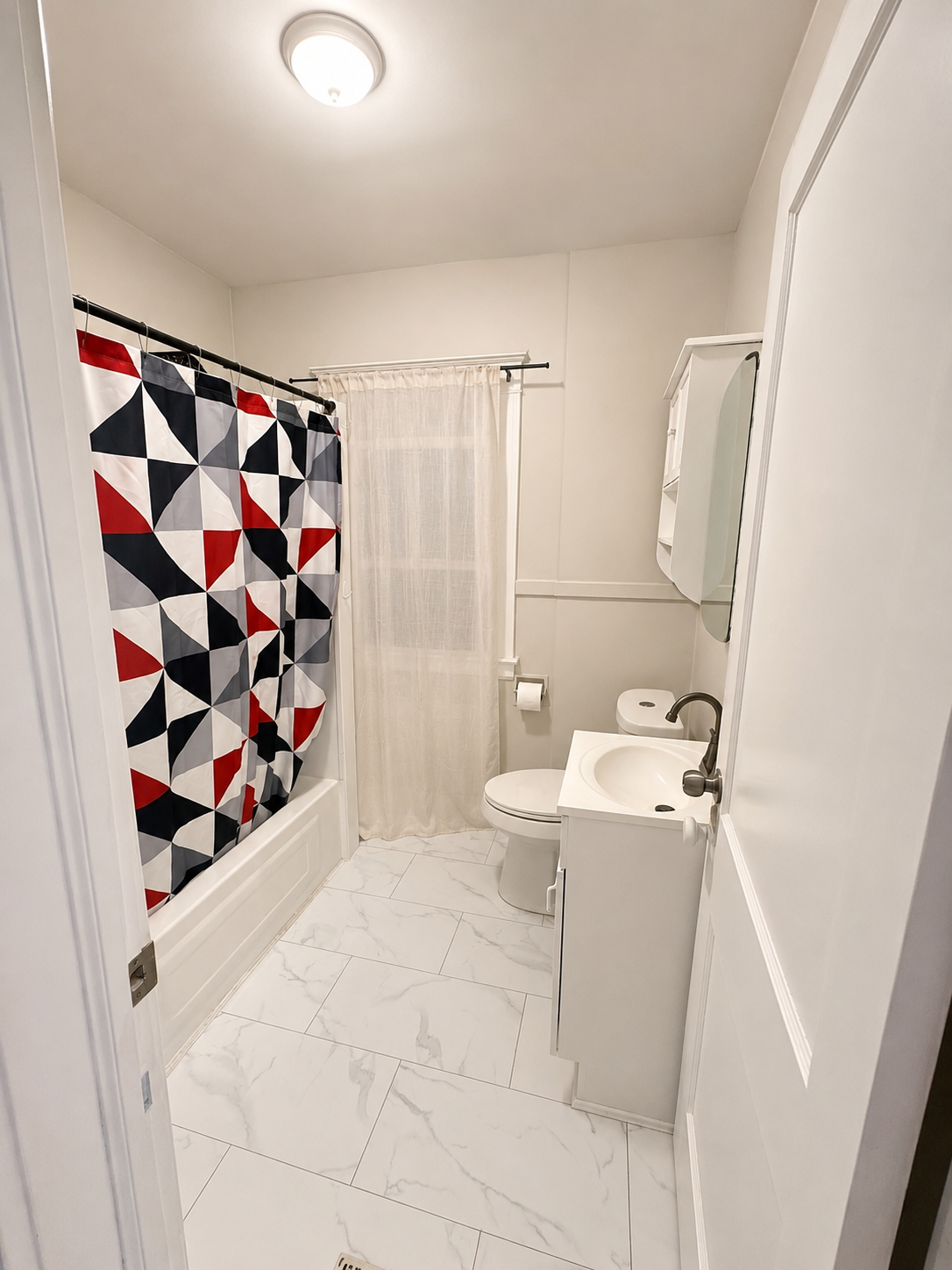 Peaceful 2BR Retreat near NFMMC & Falls | King Bed & Easy Parking - Photo 3
