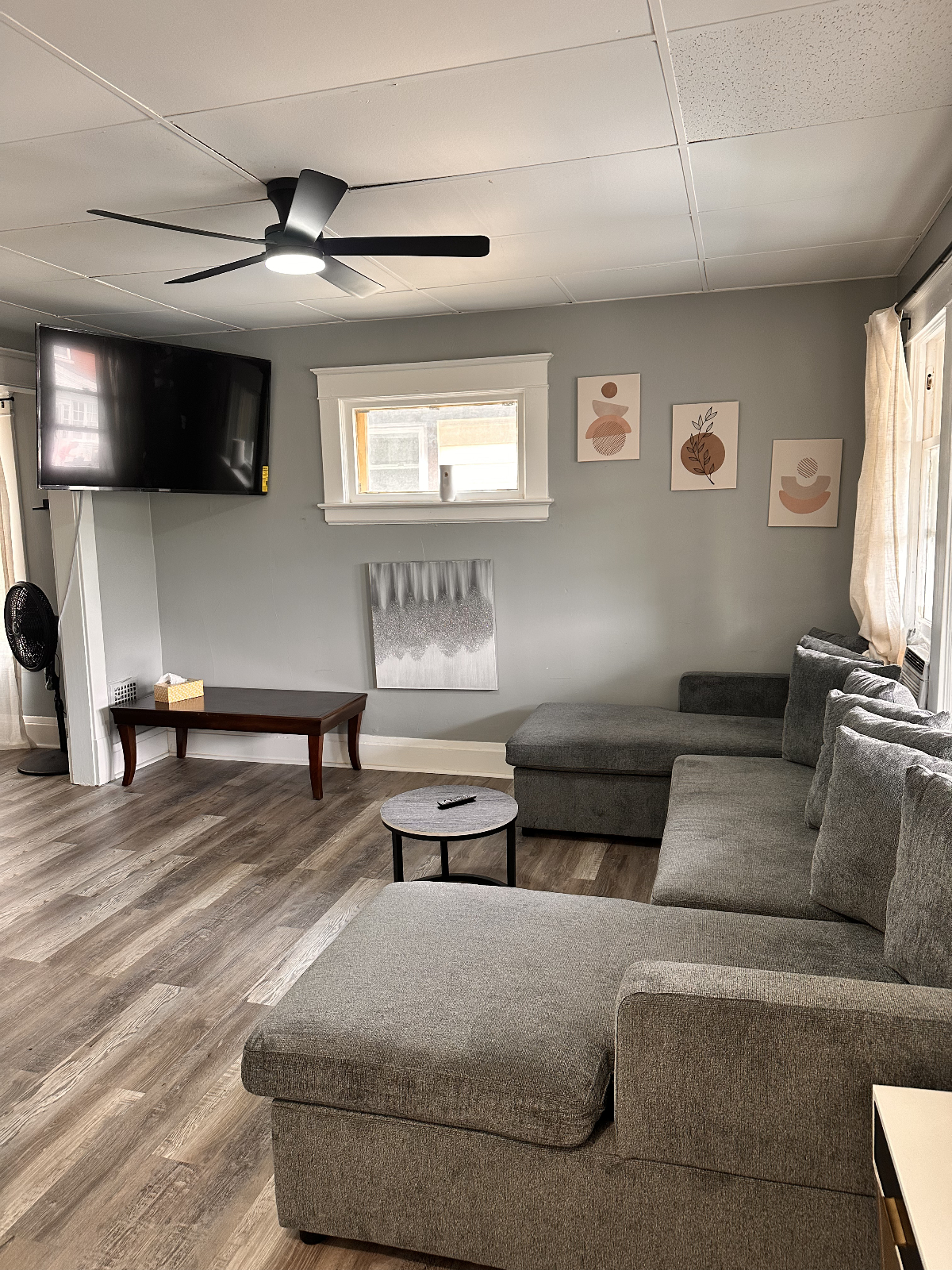 Peaceful 2BR Retreat near NFMMC & Falls | King Bed & Easy Parking - Photo 1