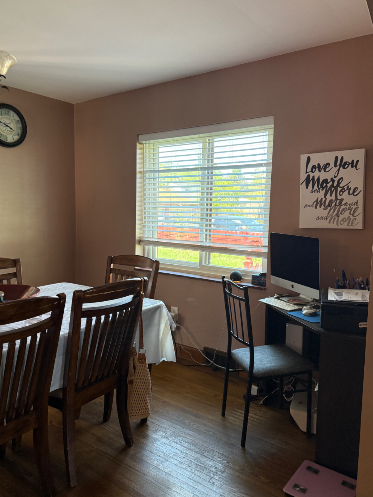Peaceful Private Room With Desk, Shared Home Amenities And Seasonal Pool Access - Photo 6