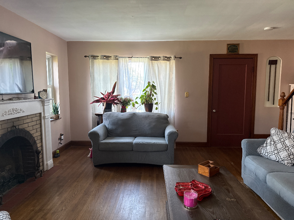 Peaceful Private Room With Desk, Shared Home Amenities And Seasonal Pool Access - Photo 5