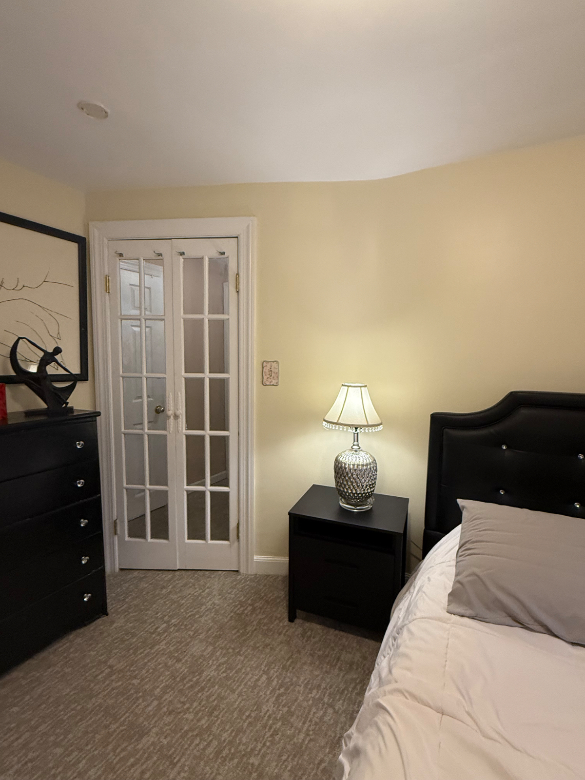 Peaceful Private Room With Desk, Shared Home Amenities And Seasonal Pool Access - Photo 2