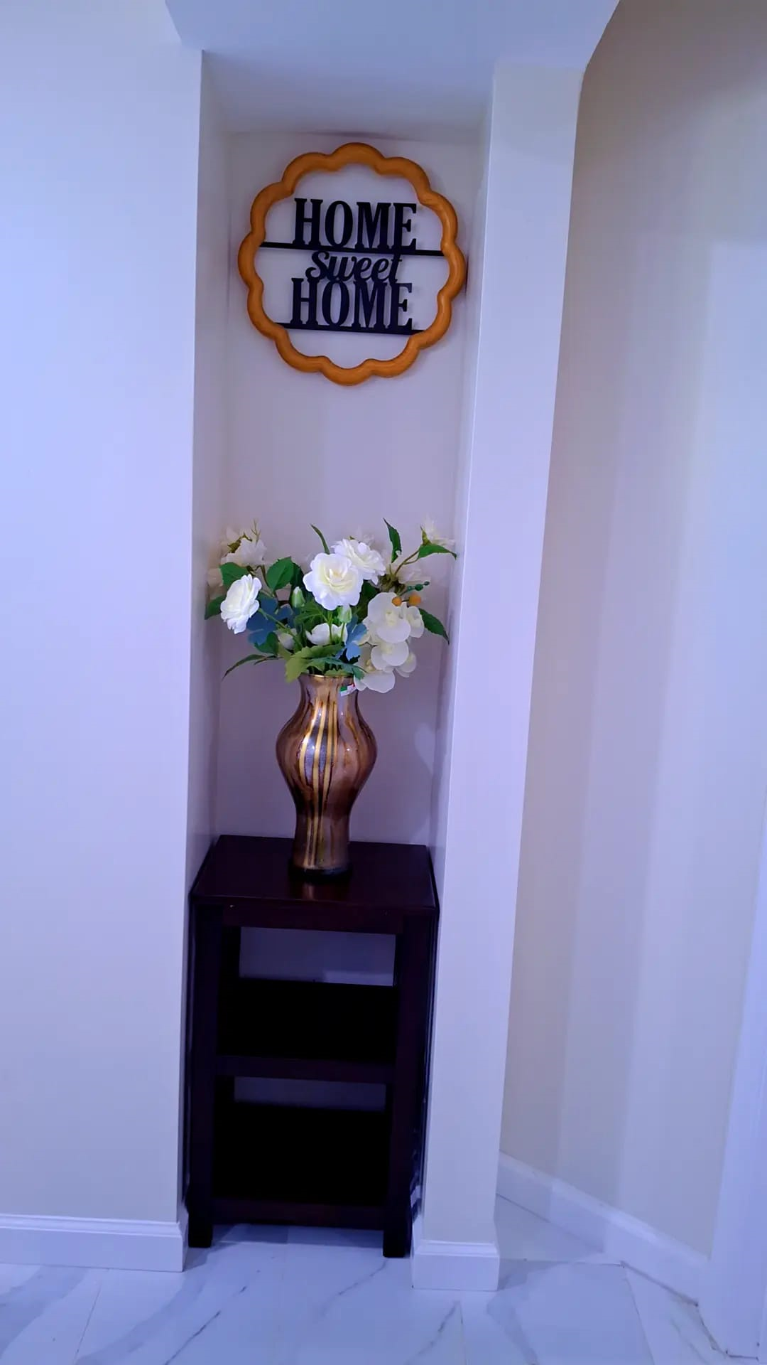 Fully Furnished Private Studio with Private Entrance - Photo 3