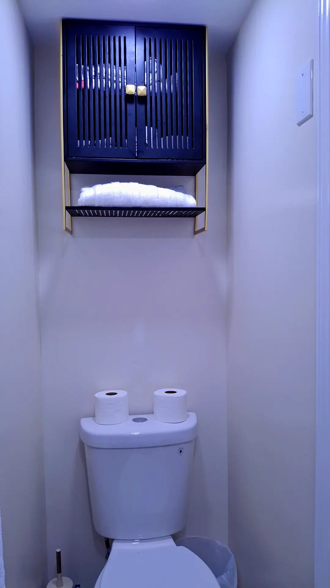 Fully Furnished Private Studio with Private Entrance - Photo 4