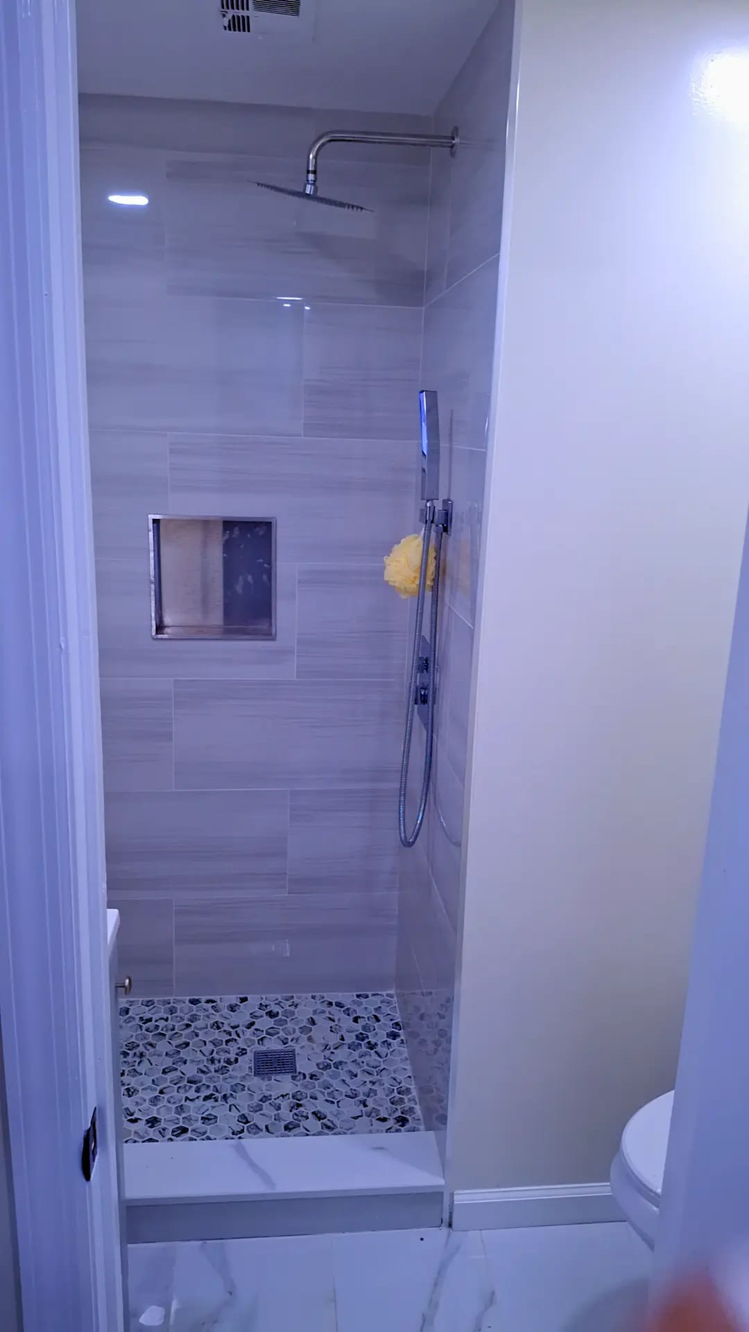 Fully Furnished Private Studio with Private Entrance - Photo 11