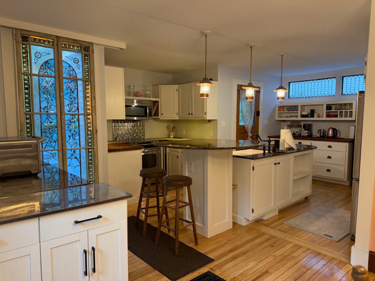 Charming Restored 3 Bedroom Brattleboro Home-Walk to Hospital & Downtown - Photo 9