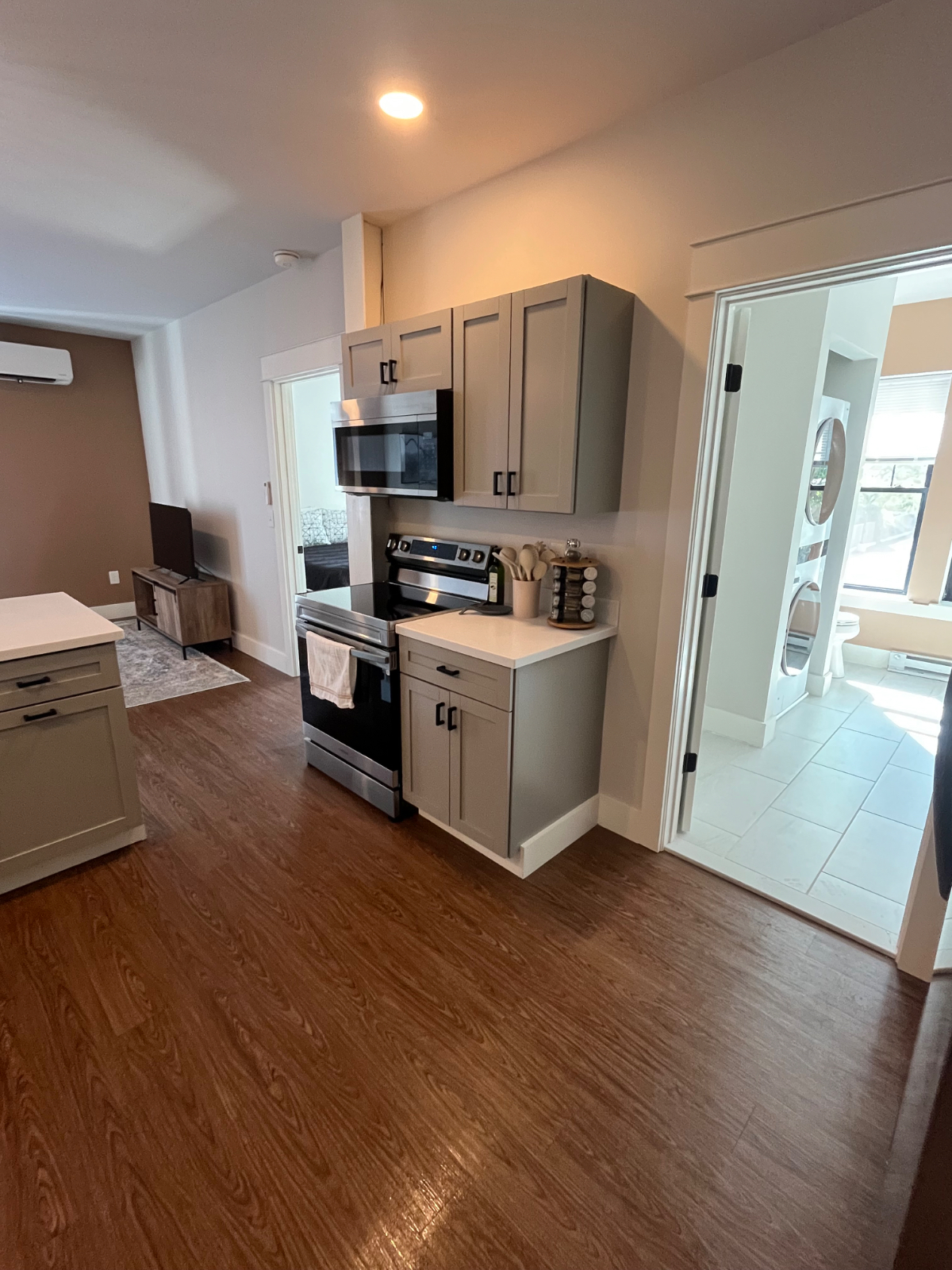 Convenient Downtown Apartment - Photo 3