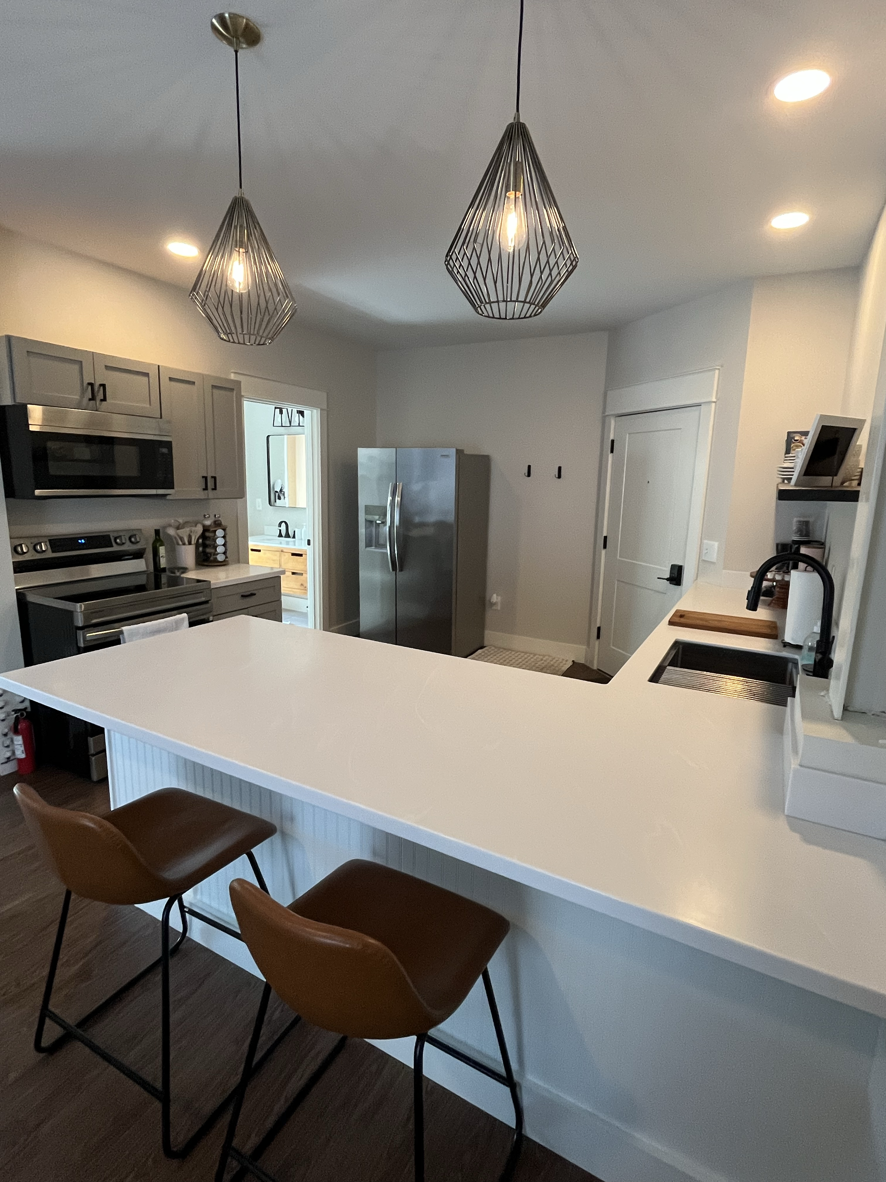 Convenient Downtown Apartment - Photo 6
