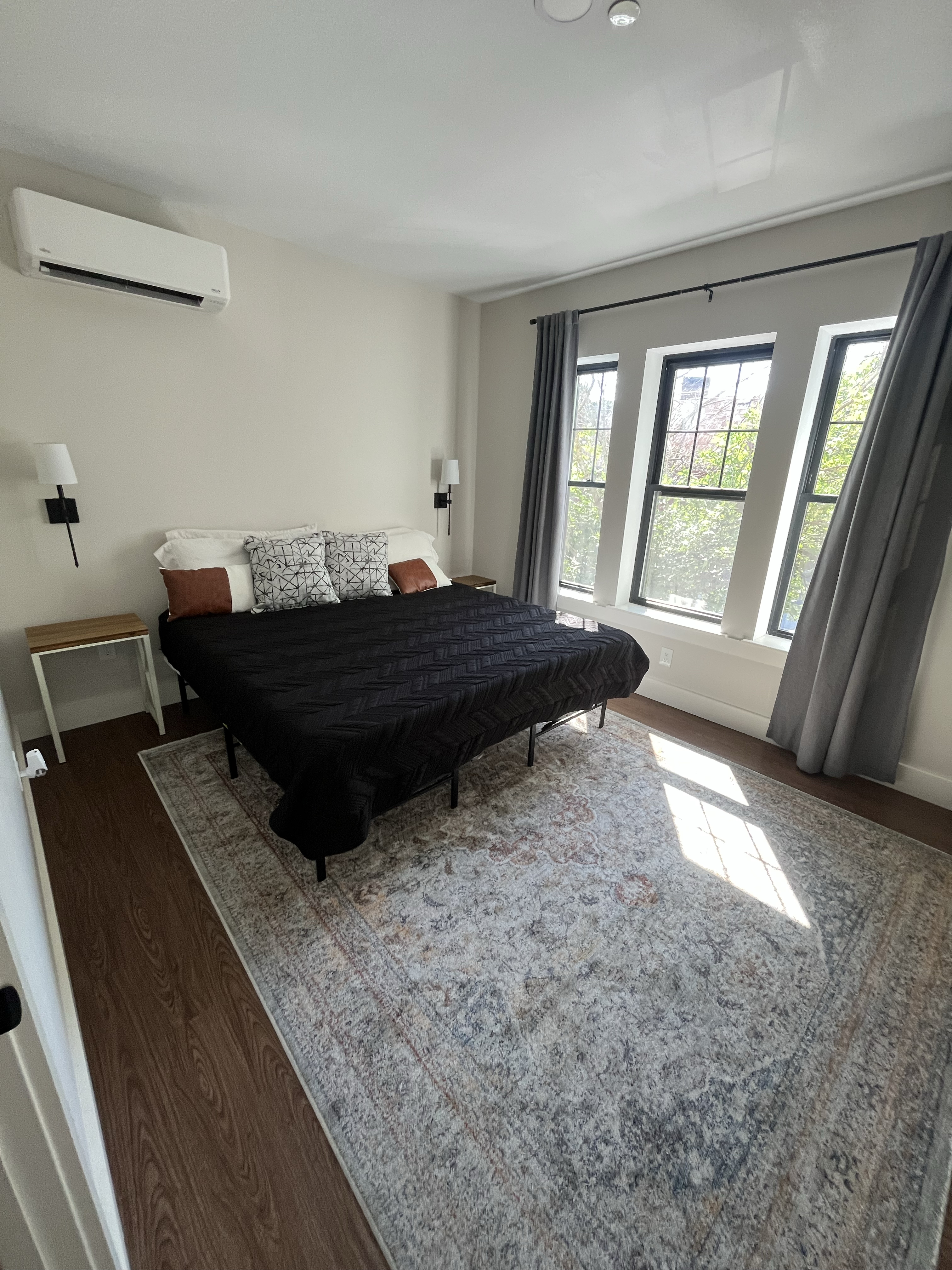Convenient Downtown Apartment - Photo 12