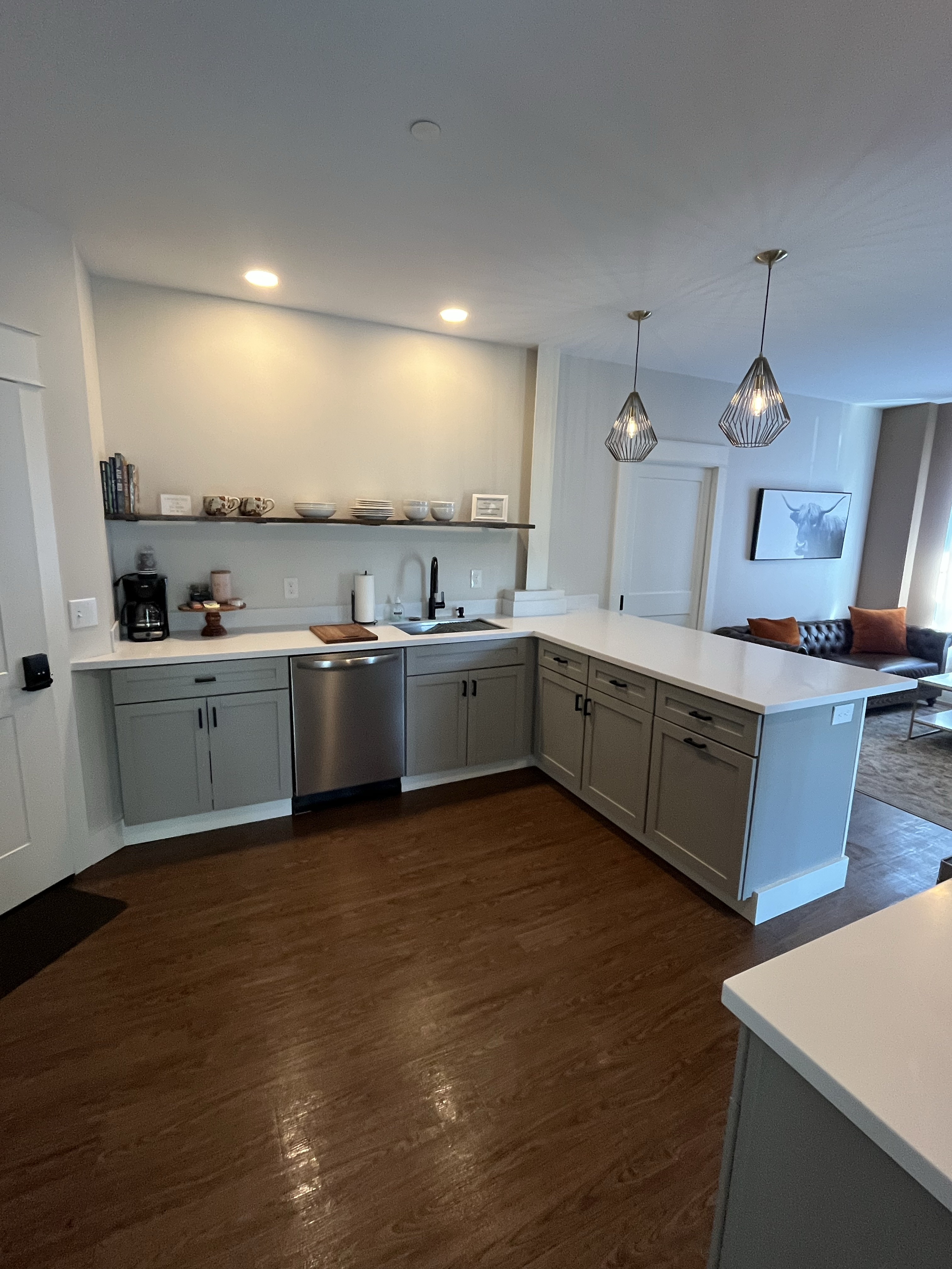 Convenient Downtown Apartment - Photo 10