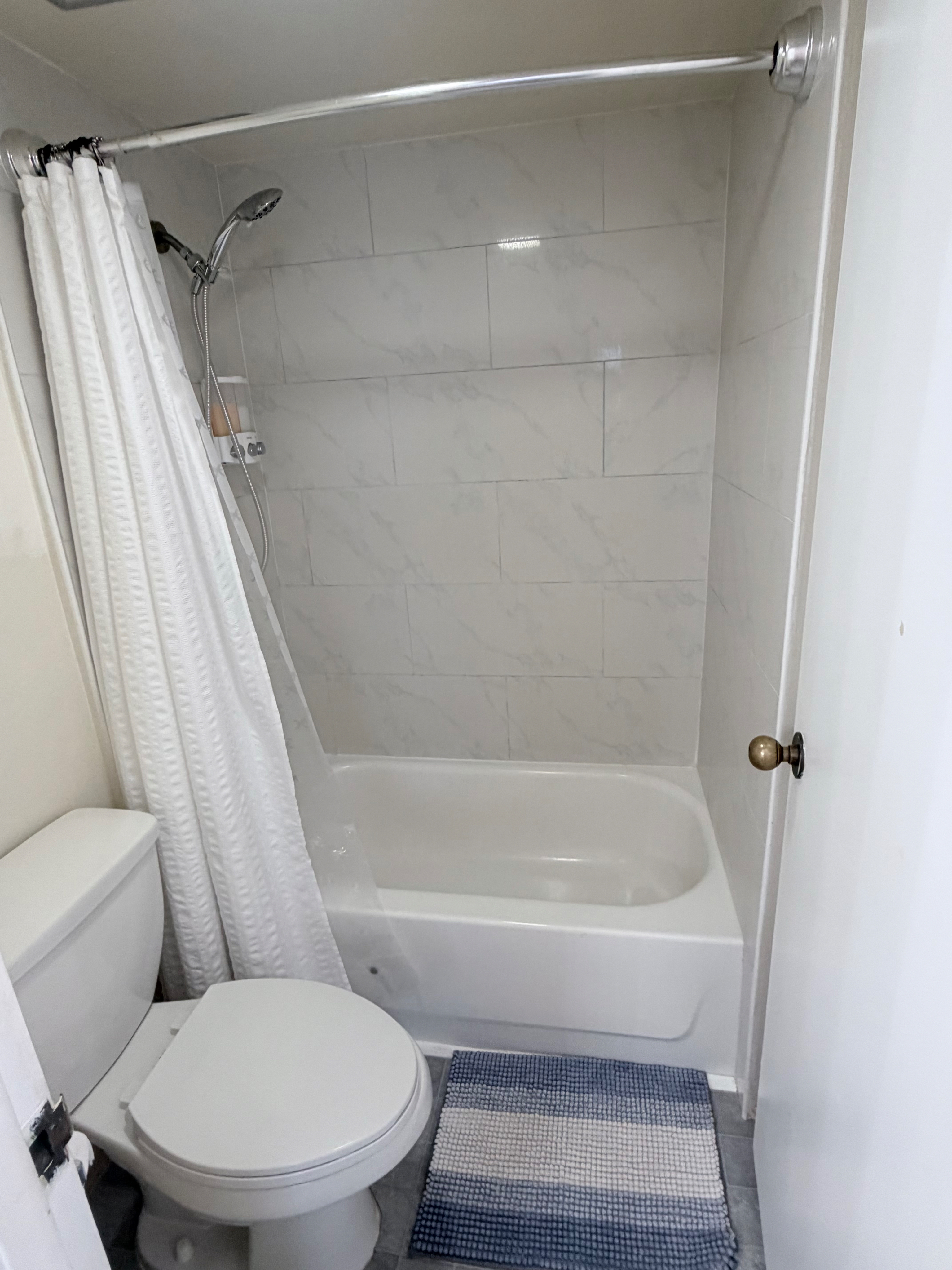 Prime location! Fully Furnished 1BR Waikiki Condo | Parking + Utilities Included | Pool & Gym - Photo 2