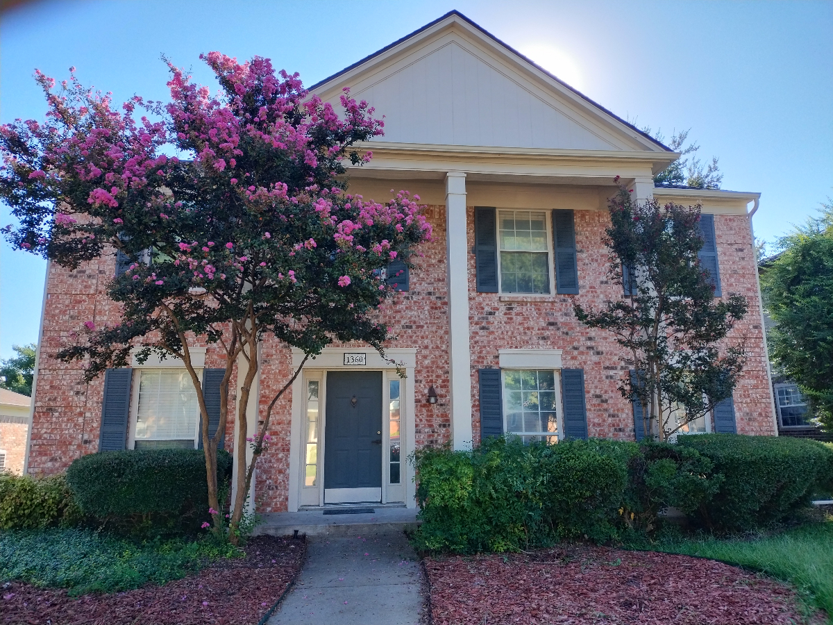 Fully Furnished 5-Bed/2.5-bath/2-car garage Colonial in High Pointe neighborhood of Cedar Hill - Photo 1