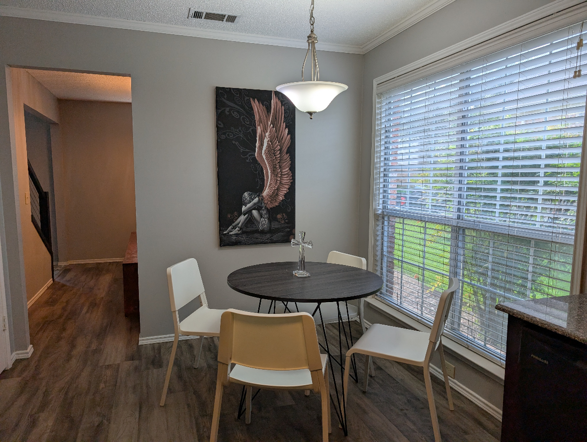Fully Furnished 5-Bed/2.5-bath/2-car garage Colonial in High Pointe neighborhood of Cedar Hill - Photo 8
