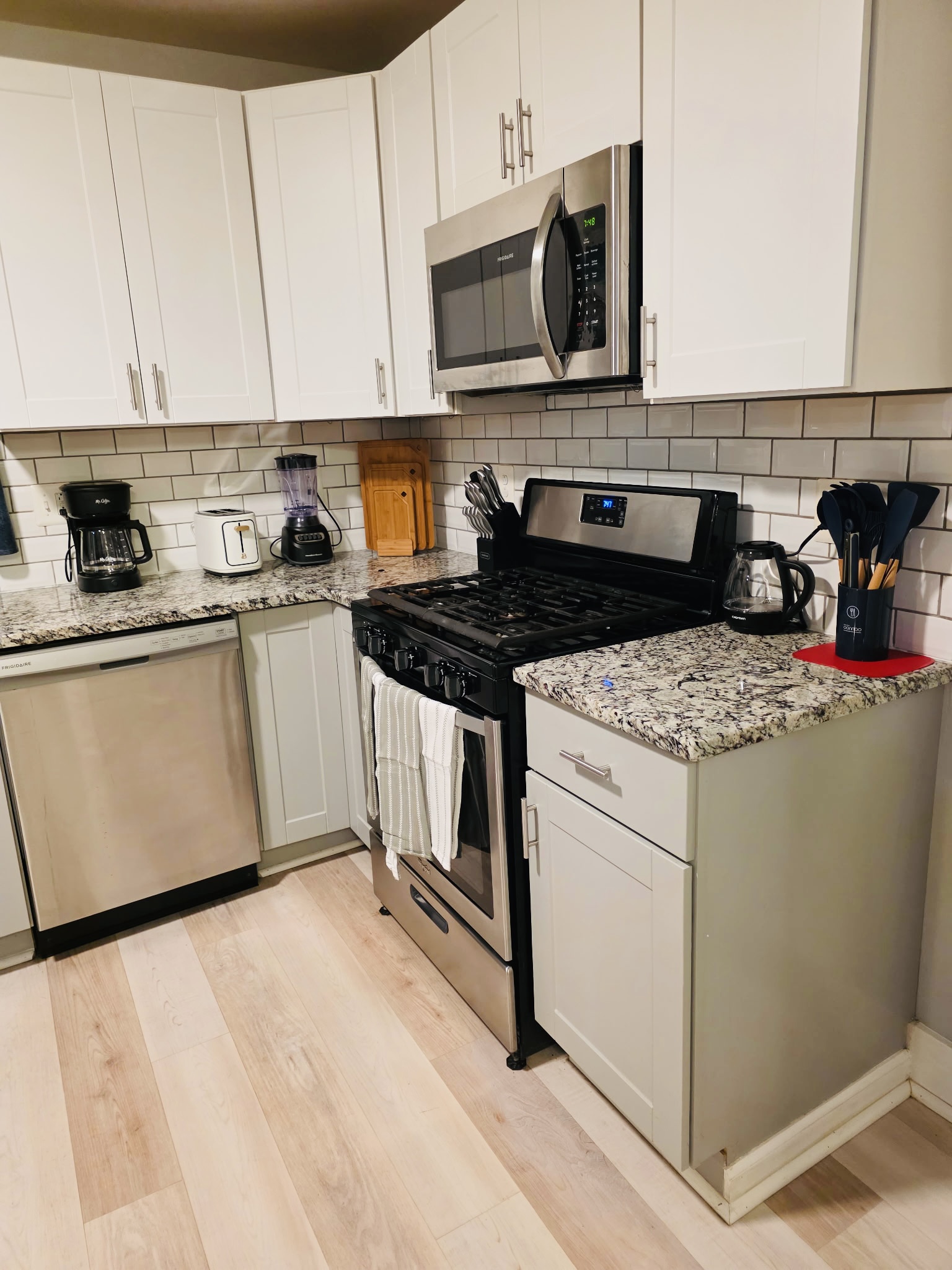 THE HAVEN, ROOM IN A 3 BEDROOM 2 FULL BATHROOM HOUSE CLOSE TO HOSPITALS - Photo 4