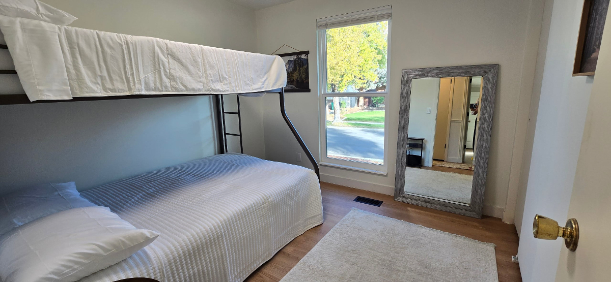 Fully Furnished Sandy Retreat | 30+ Days or Long-Term - Photo 7