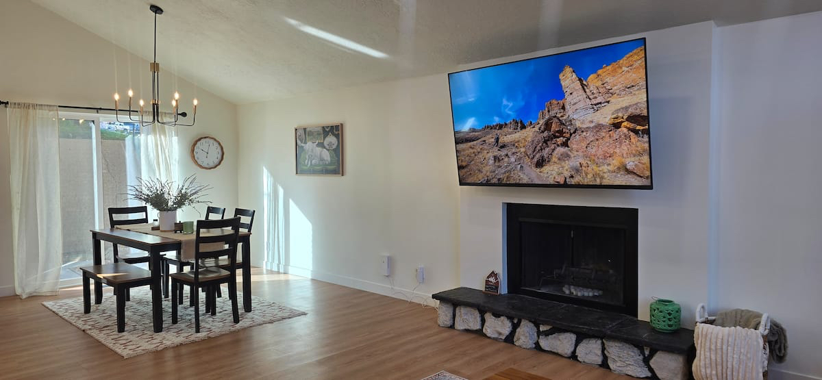 Fully Furnished Sandy Retreat | 30+ Days or Long-Term - Photo 3