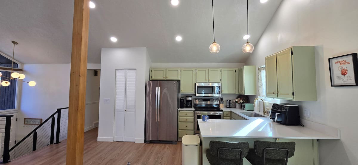 Fully Furnished Sandy Retreat | 30+ Days or Long-Term - Photo 5