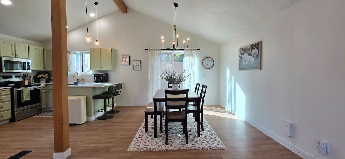 Fully Furnished Sandy Retreat | 30+ Days or Long-Term - Photo 4