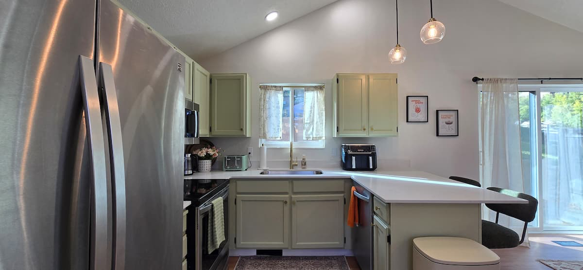 Fully Furnished Sandy Retreat | 30+ Days or Long-Term - Photo 6
