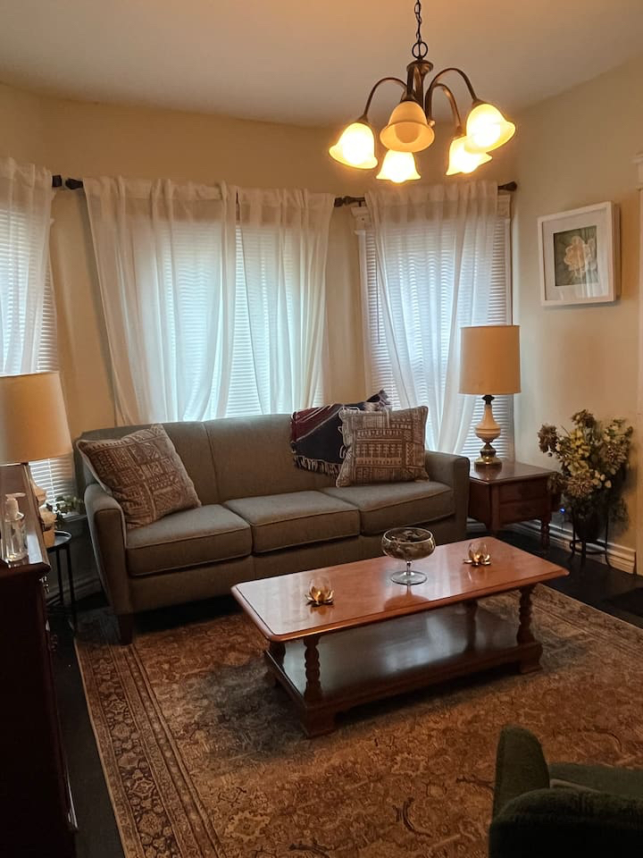 Elegant Colonial Home Near Major Hospitals. - Photo 9