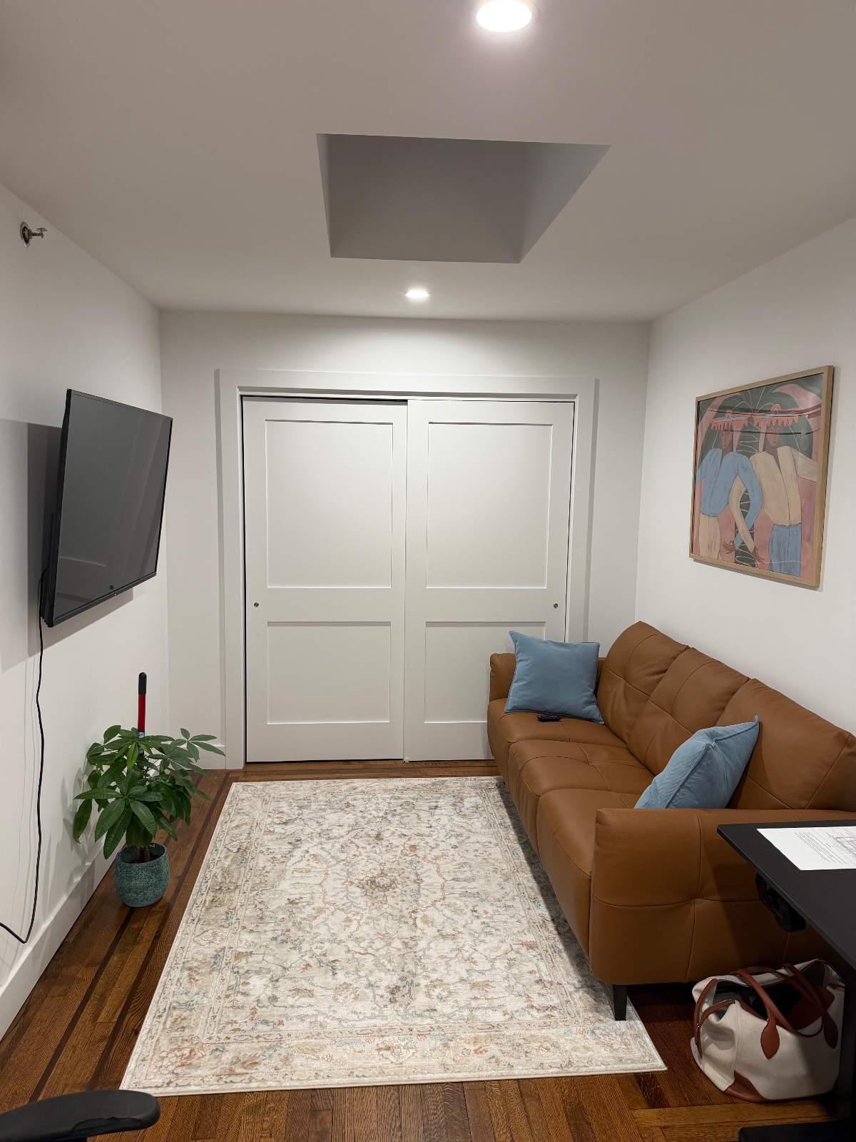 Fully Furnished 1BR in Downtown Riverhead | 5 Min to Cancer Institute - Photo 2