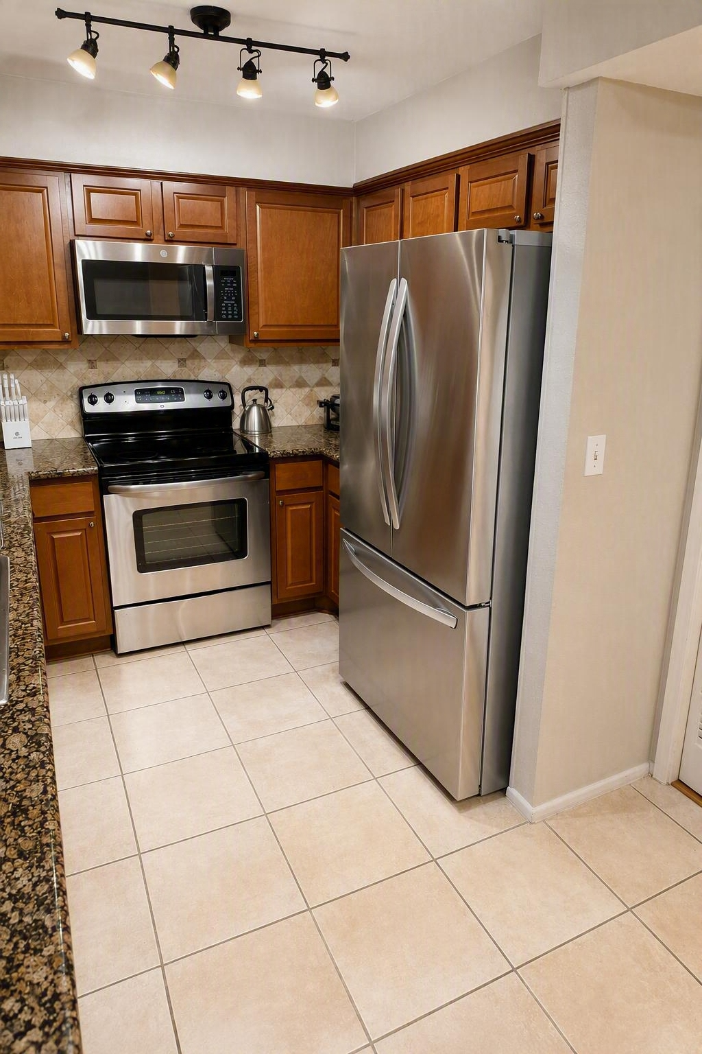 Your Comfortable Home Away from Home in San Antonio - Photo 2