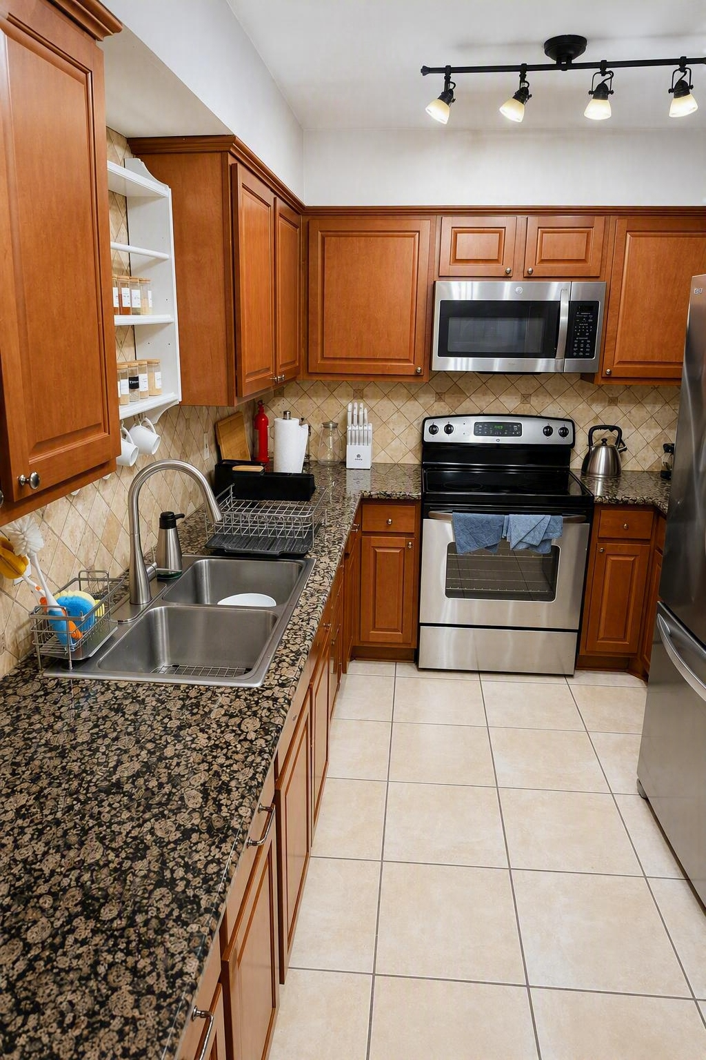Your Comfortable Home Away from Home in San Antonio - Photo 7
