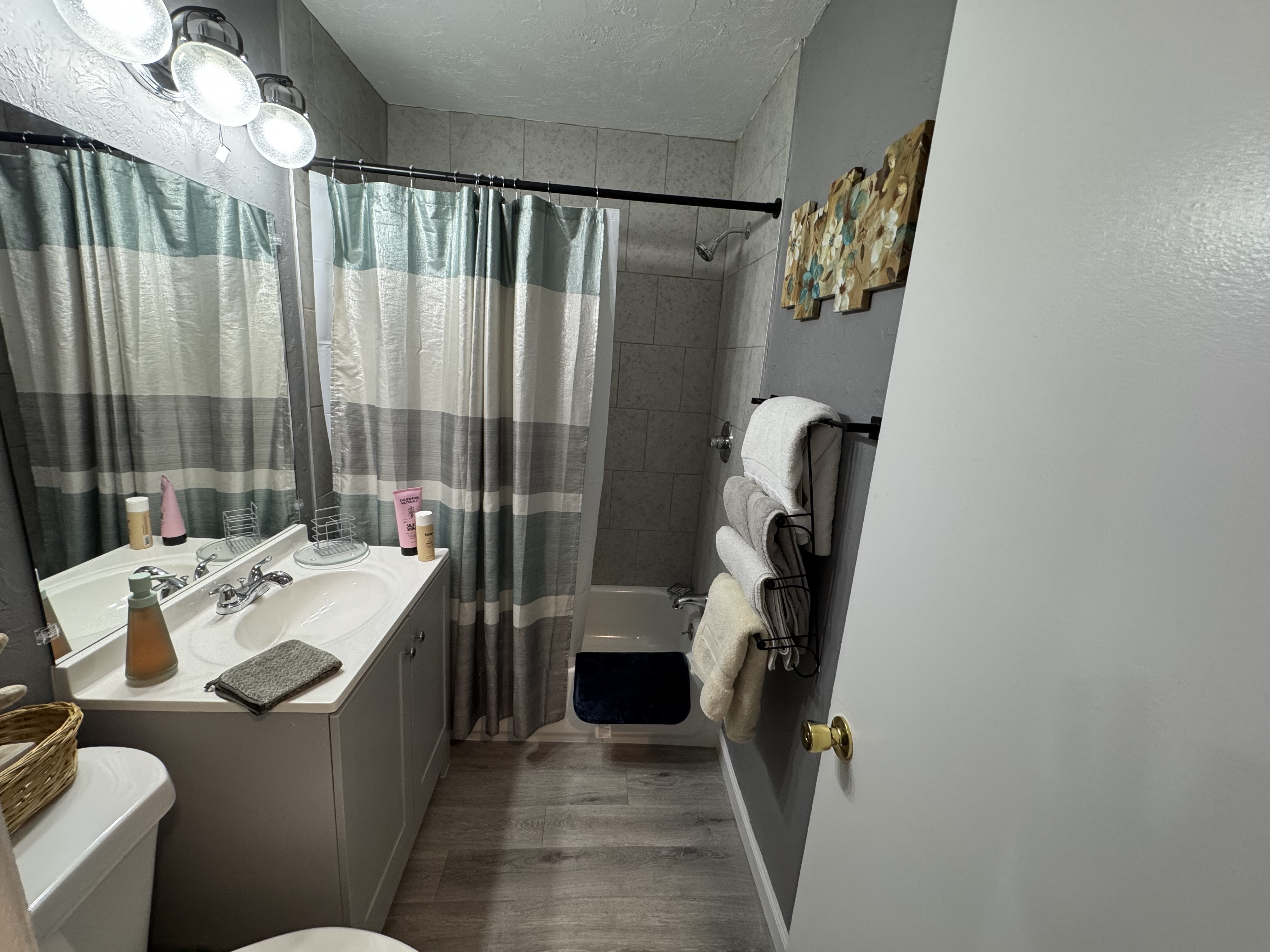 The 14th Place - Fully Furnished 4-Bedroom Home in Oklahoma City - Photo 11