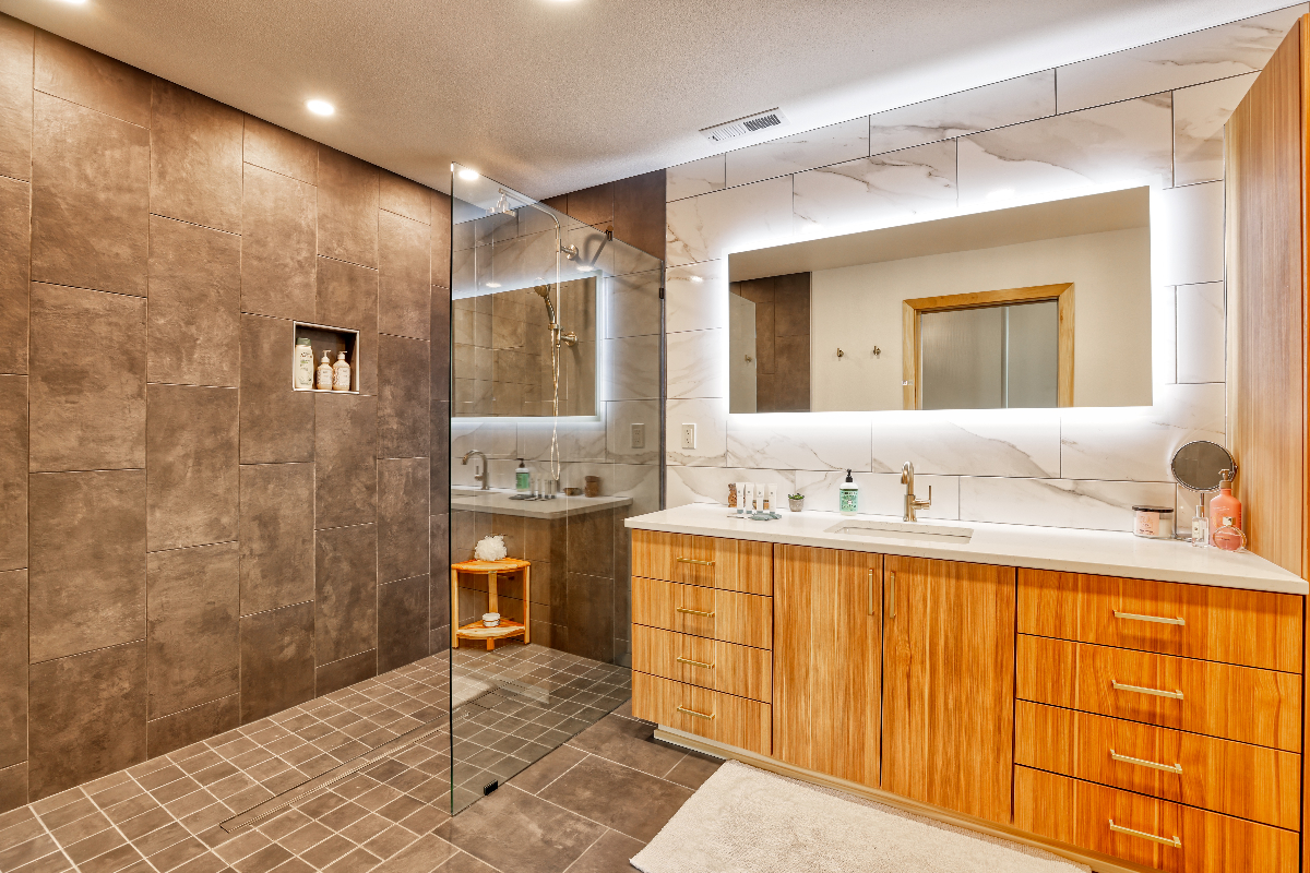 Spacious 2-Bedroom Condo with Boho Style, Two-Car Garage & All Utilities Included - Photo 6