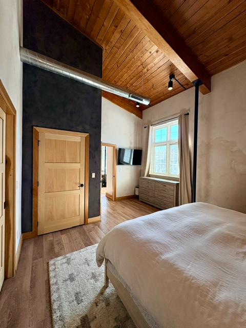Spacious 2-Bedroom Condo with Boho Style, Two-Car Garage & All Utilities Included - Photo 5
