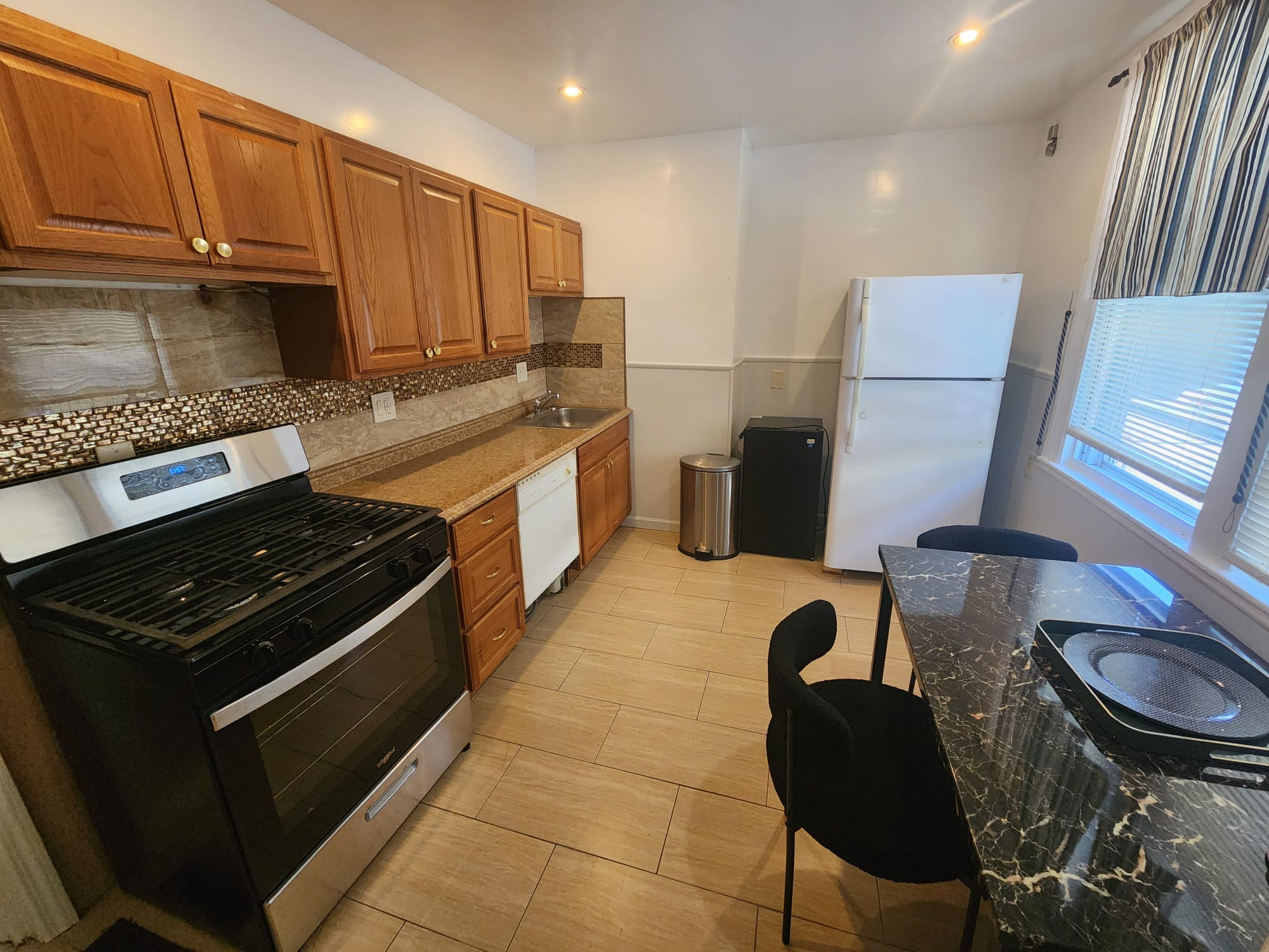 Private 1BR Oasis Near Westchester & Bronx Hospitals | In-Unit Laundry & Walk to Transit - Photo 5
