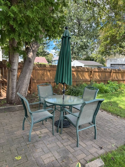 The Armstrong house. Charming 1926 Colonial Fully furnished 2 bedroom 2 bathroom to - Photo 3