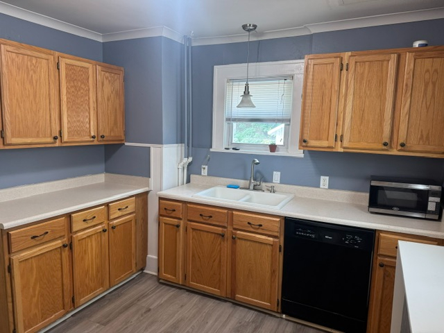 The Armstrong house. Charming 1926 Colonial Fully furnished 2 bedroom 2 bathroom to - Photo 5