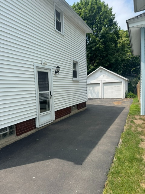 The Armstrong house. Charming 1926 Colonial Fully furnished 2 bedroom 2 bathroom to - Photo 2