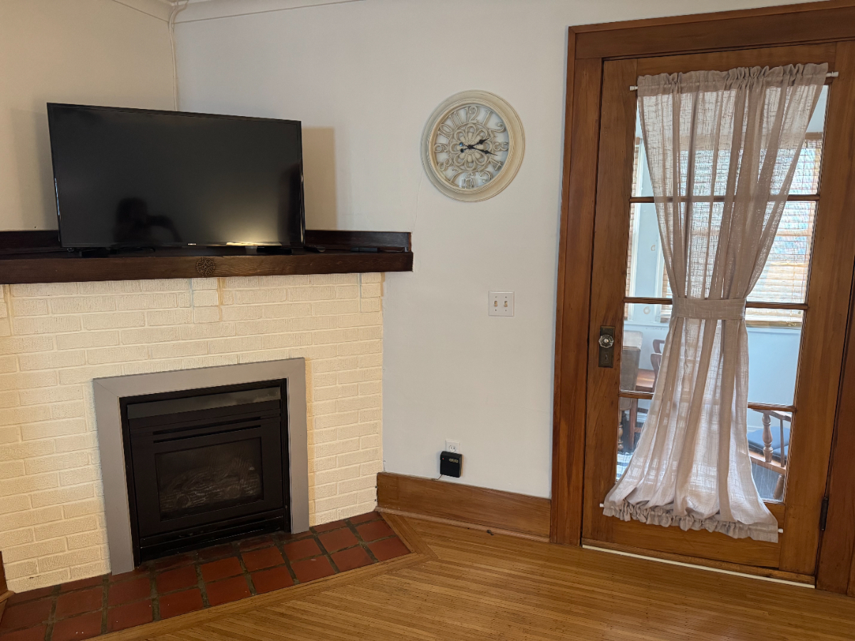 The Armstrong house. Charming 1926 Colonial Fully furnished 2 bedroom 2 bathroom to - Photo 7