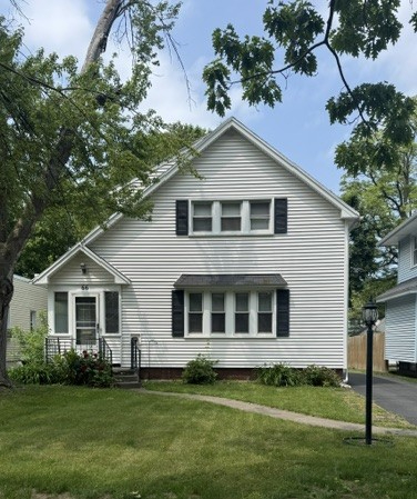 The Armstrong house. Charming 1926 Colonial Fully furnished 2 bedroom 2 bathroom to - Photo 1