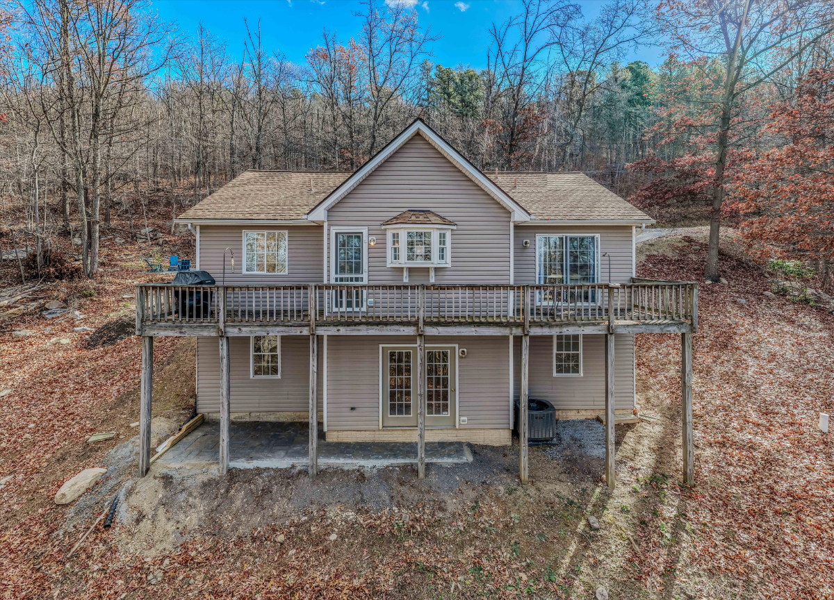 3 Bedroom/3 Bathroom Mountain Retreat - Photo 3