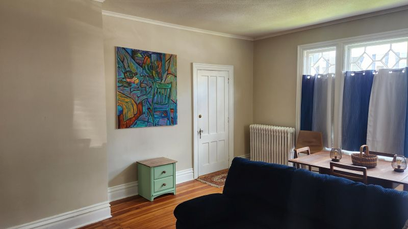 Single room in large apartment shared with 1 woman, no extra fees - Photo 2