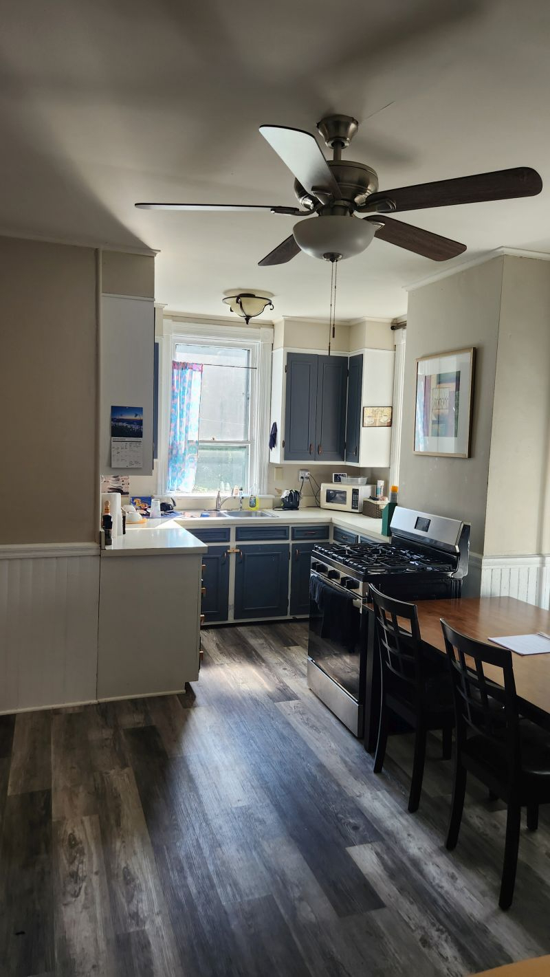 Single room in large apartment shared with 1 woman, no extra fees - Photo 6