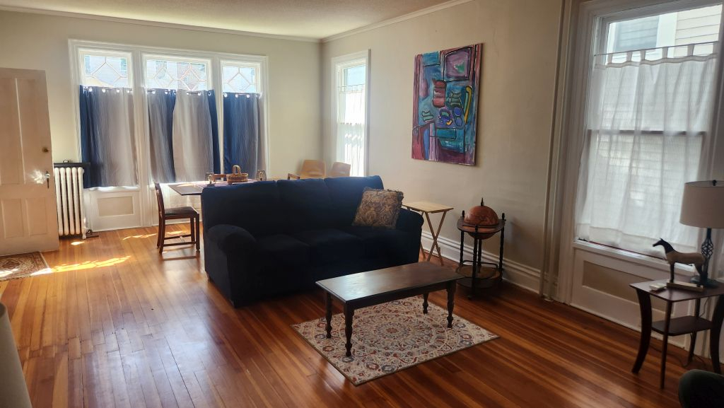 Single room in large apartment shared with 1 woman, no extra fees - Photo 7