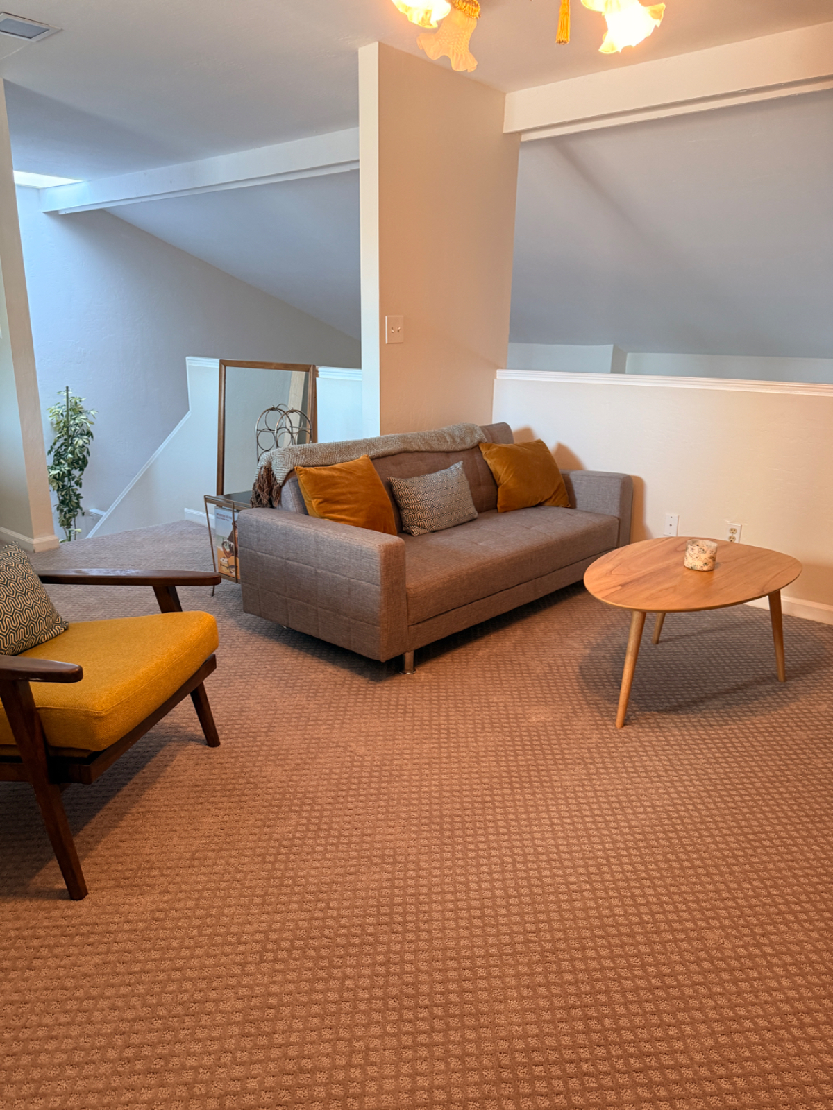 Mid-Century Townhome upstairs unit available - Photo 4