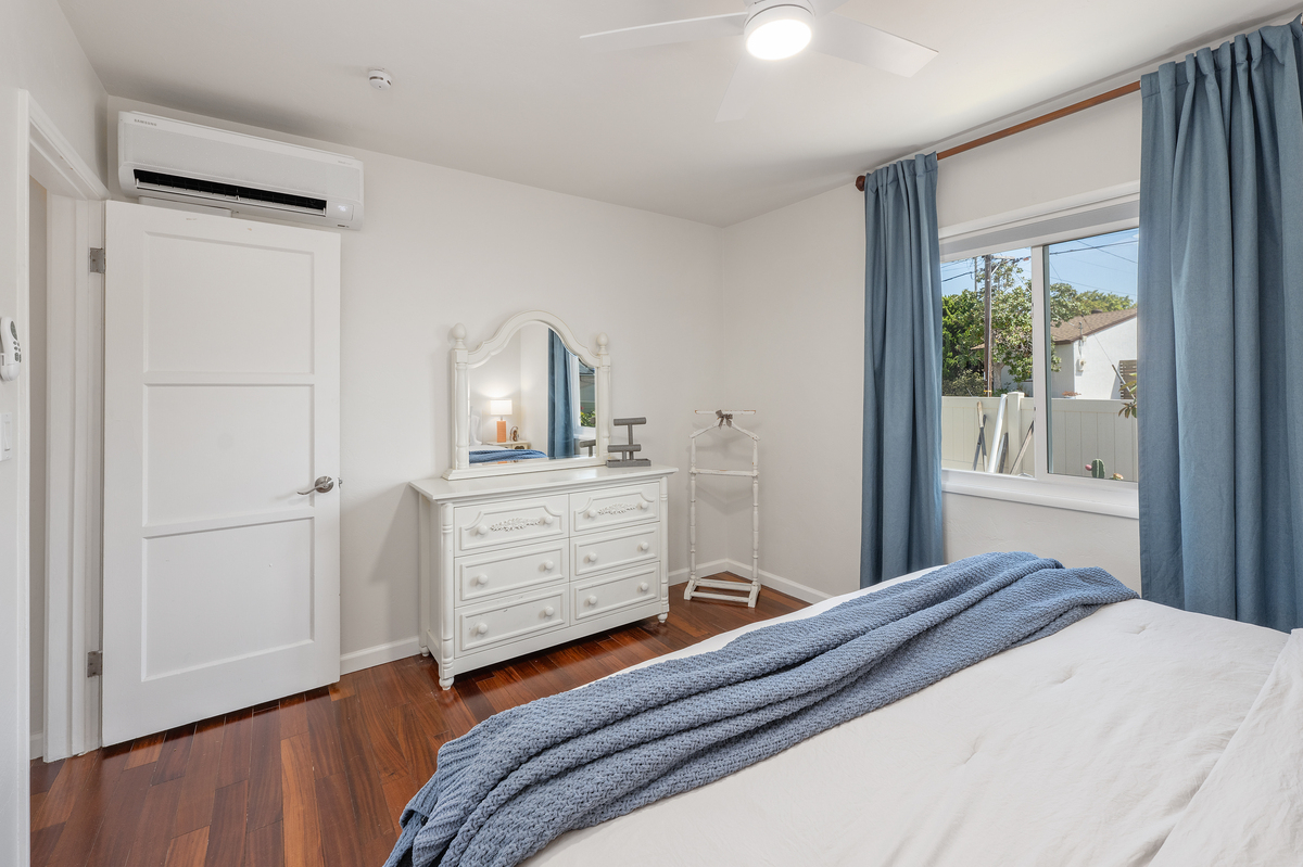 Welcome to the Good Life - A Bay Park Cottage Home - Photo 4